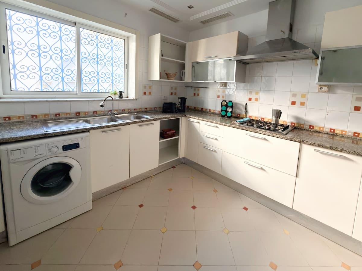 Sunny 4 room harbour and swimming pool at Marsa beach — Marsa Corniche · Photo 10