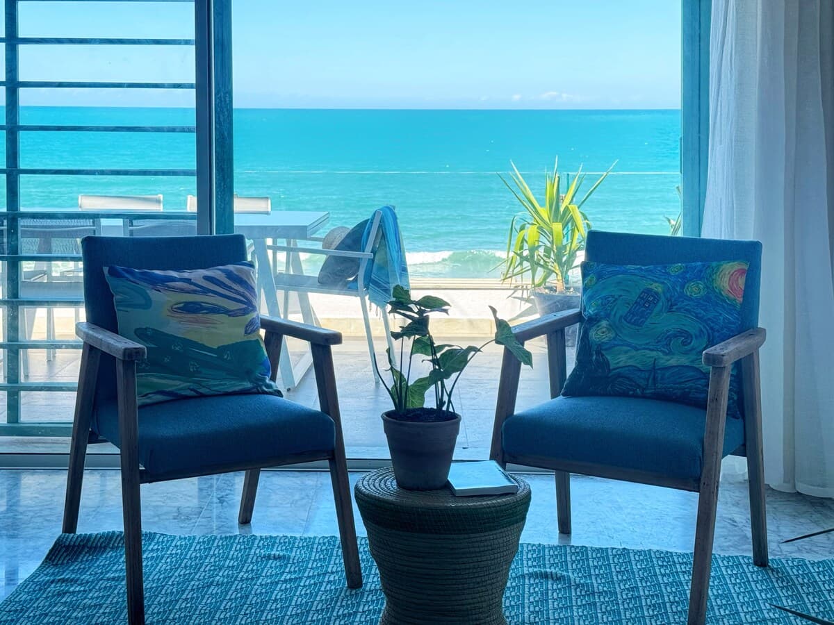 Window on the sea in La Marsa — Marsa Corniche · Photo 7