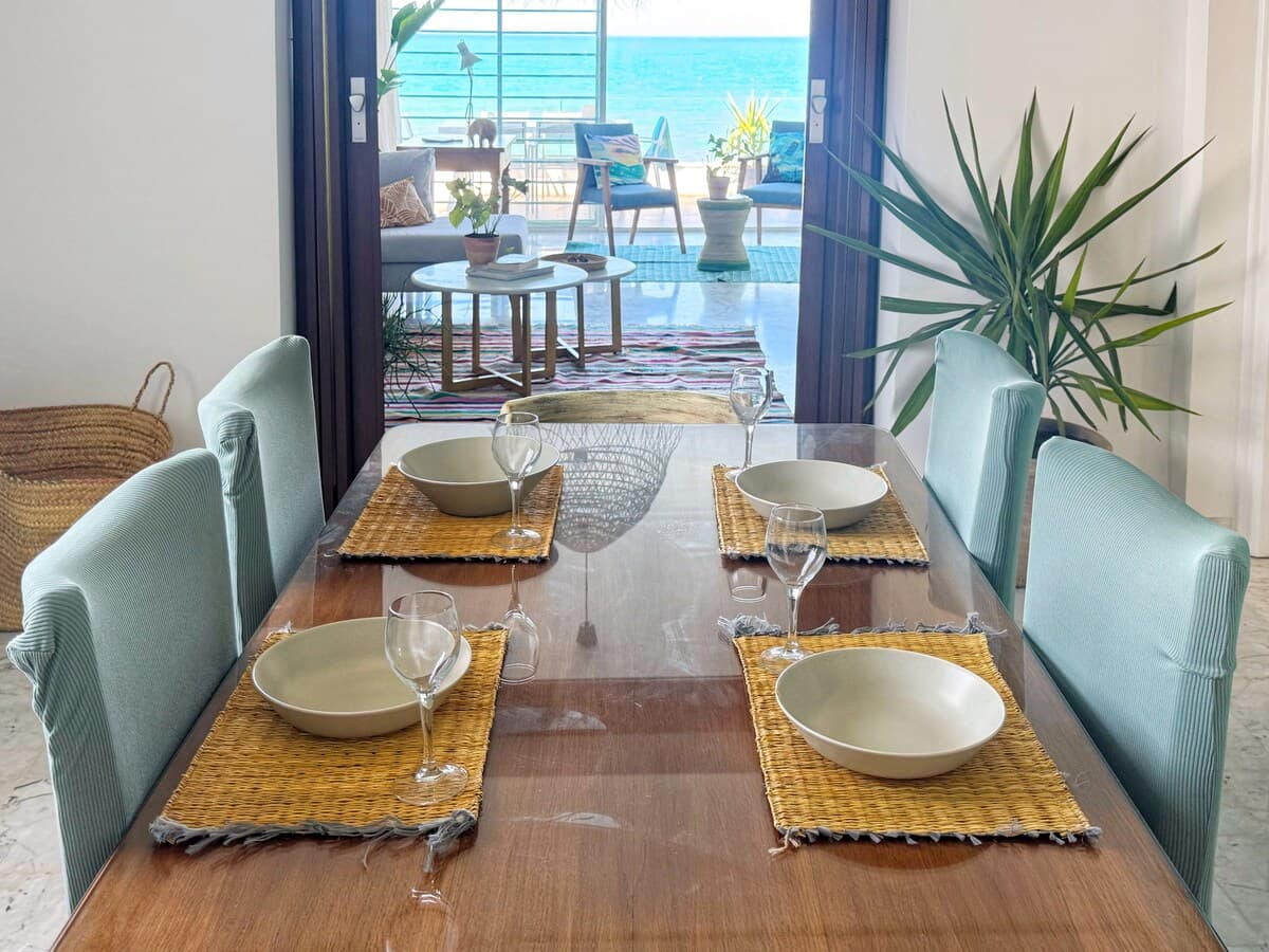 Window on the sea in La Marsa — Marsa Corniche · Photo 12