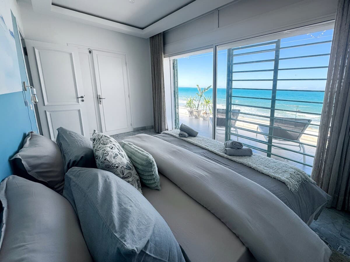 Window on the sea in La Marsa — Marsa Corniche · Photo 15