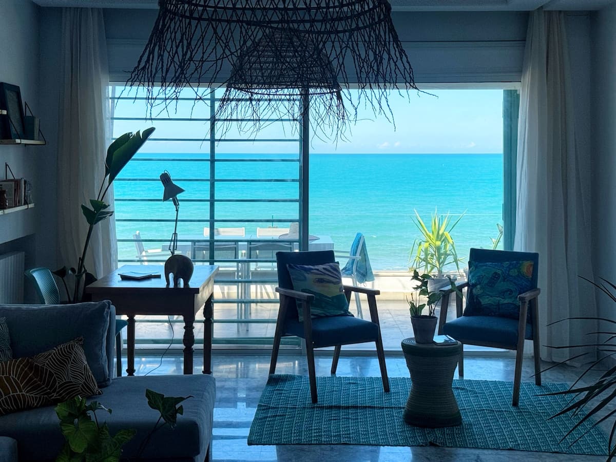 Window on the sea in La Marsa - image 3